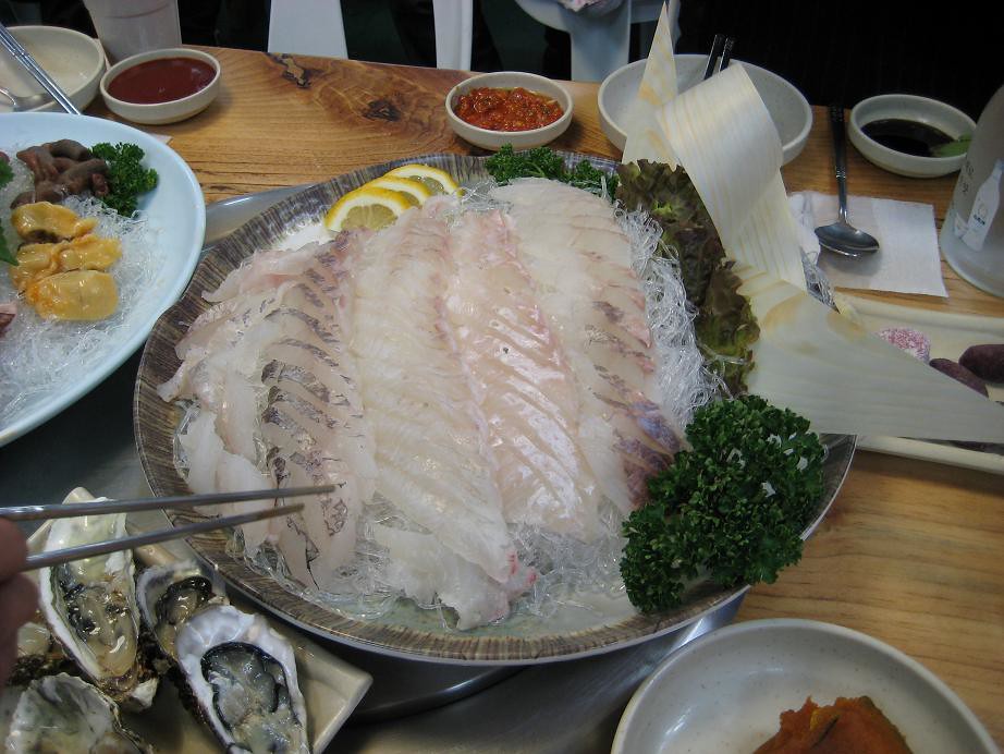 여수 수산시장 회 한 접시 예시 사진