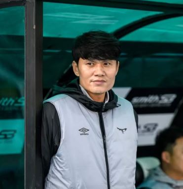 정경호 감독 데뷔전 축구선수 출신 코치 프로필