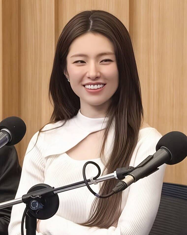 배우-하영