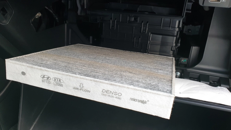 실내공기 필터 빼놓은 모습