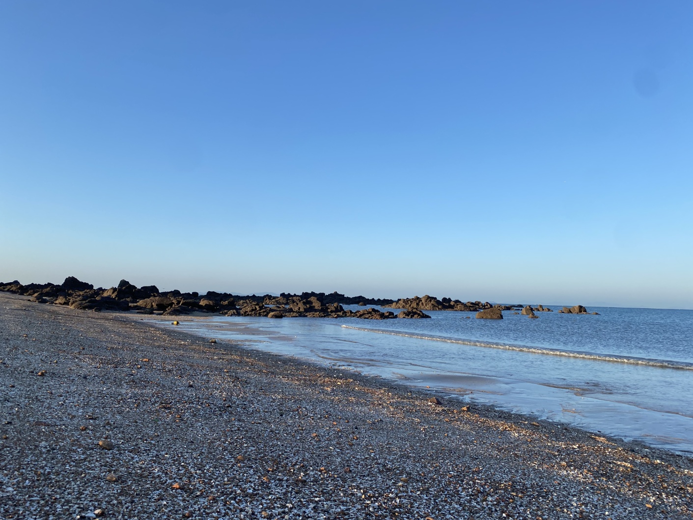 부산의 청량한 바다 전경