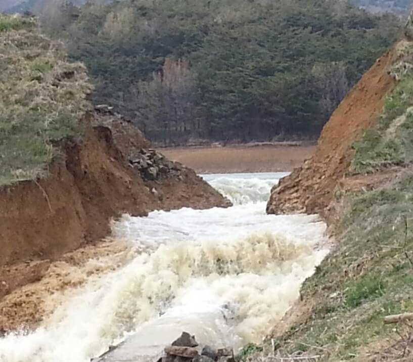 둑이 터져버린 저수지
