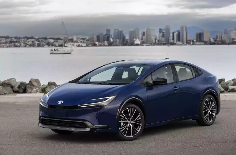 토요타 프리우스가 올 연말에 출시됩니다.