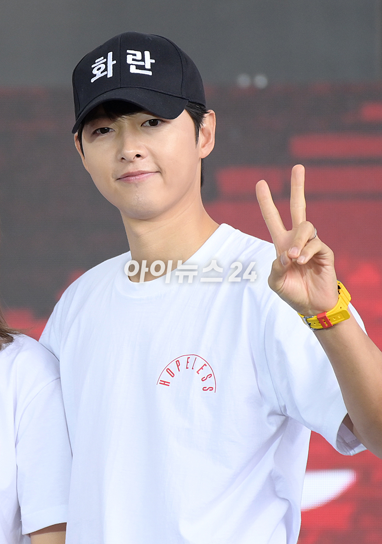 배우 송중기가 7일 오후 부산광역시 해운대구 영화의전당에서 진행된 제28회 부산국제영화제 '화란' 오픈토크에 참석하고 있다. [사진=정소희 기자]