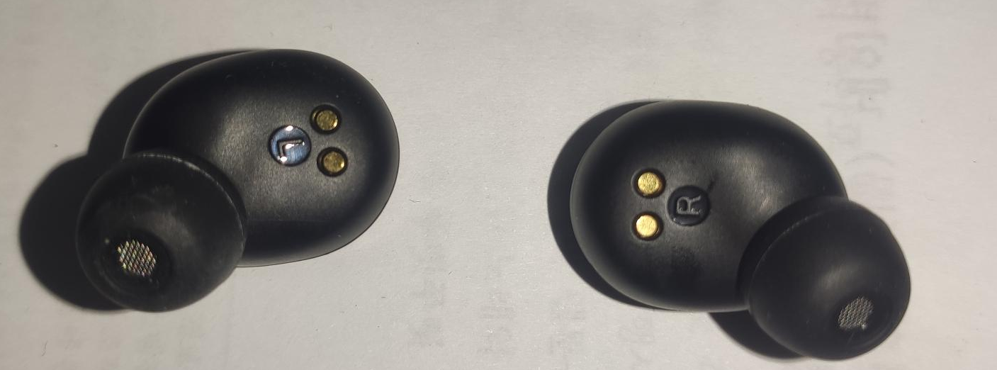 이어폰 본체 뒷면