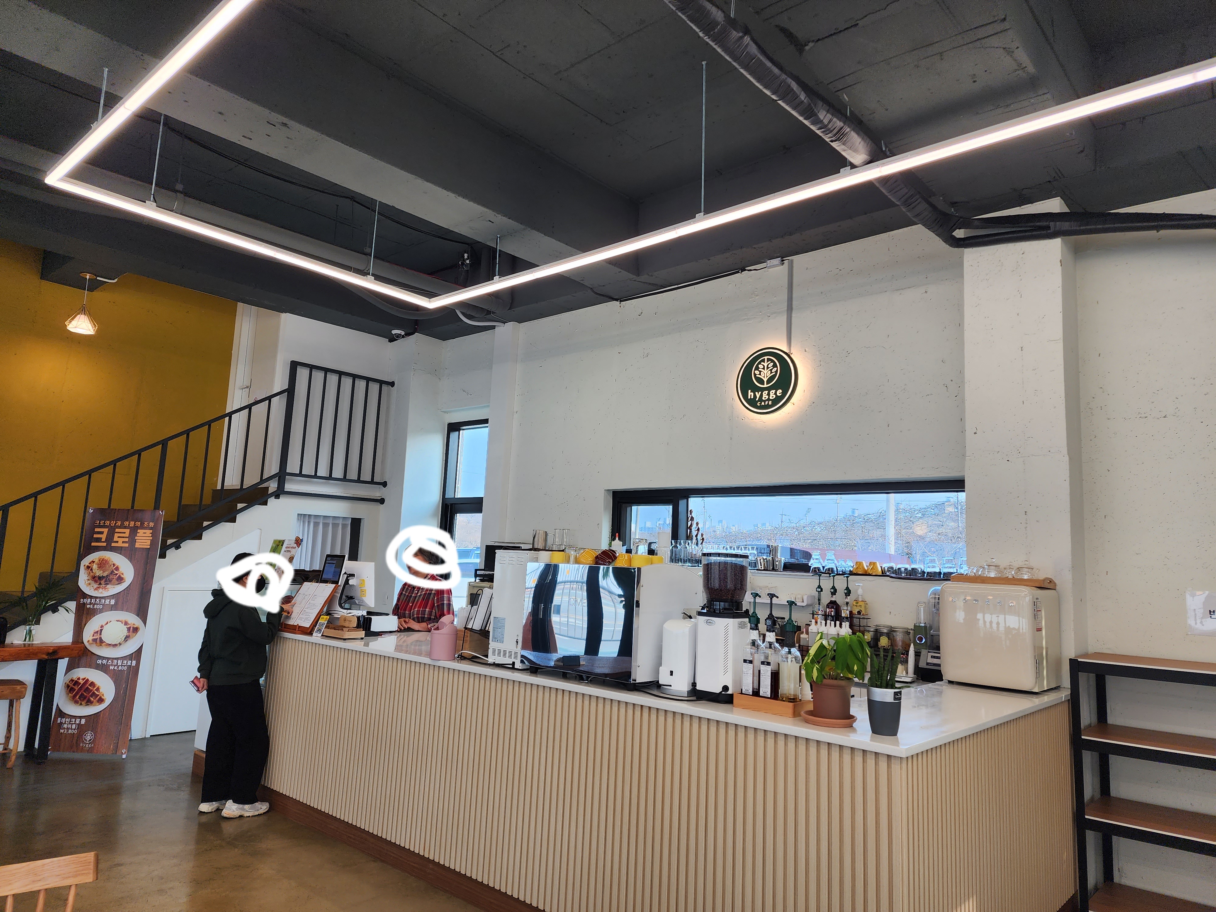 휘게 카페 카운터