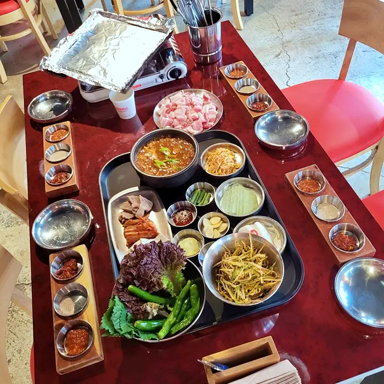 줄서는식당 김준호 추천 고추장 삼겹살, 숯불 초벌 쪽갈비, 물갈비 구수한 청국장 맛있는 식당 강남 선릉역 맛집 소개