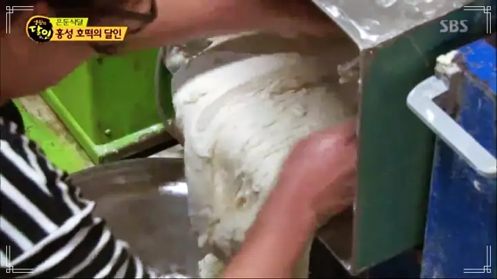 진심 가득 건강 담은 맛 홍성 맛집 추천 생방송투데이 호떡 찐빵 야채만두 김치만두 56년 노포 호떡의 달인 오늘방송 인생분식