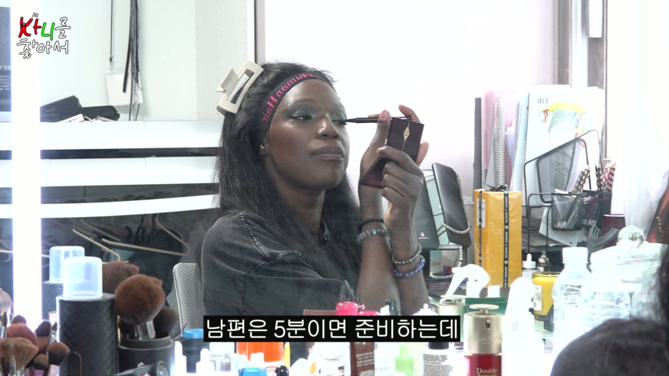 유머 사랑이 눈에 보이는 순간이라는 카니 남편 눈빛 - 스퀘어 광장 - 덕질(DEOKJIL) : 진정한 결혼 바이럴인 것 같은 카니 결혼생활 | 인스티즈