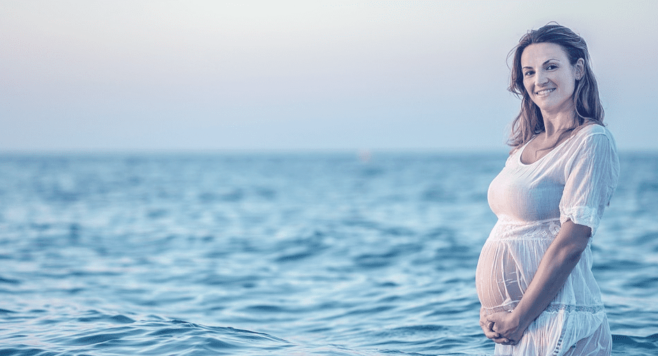 임산부와 아이 사진 - 7