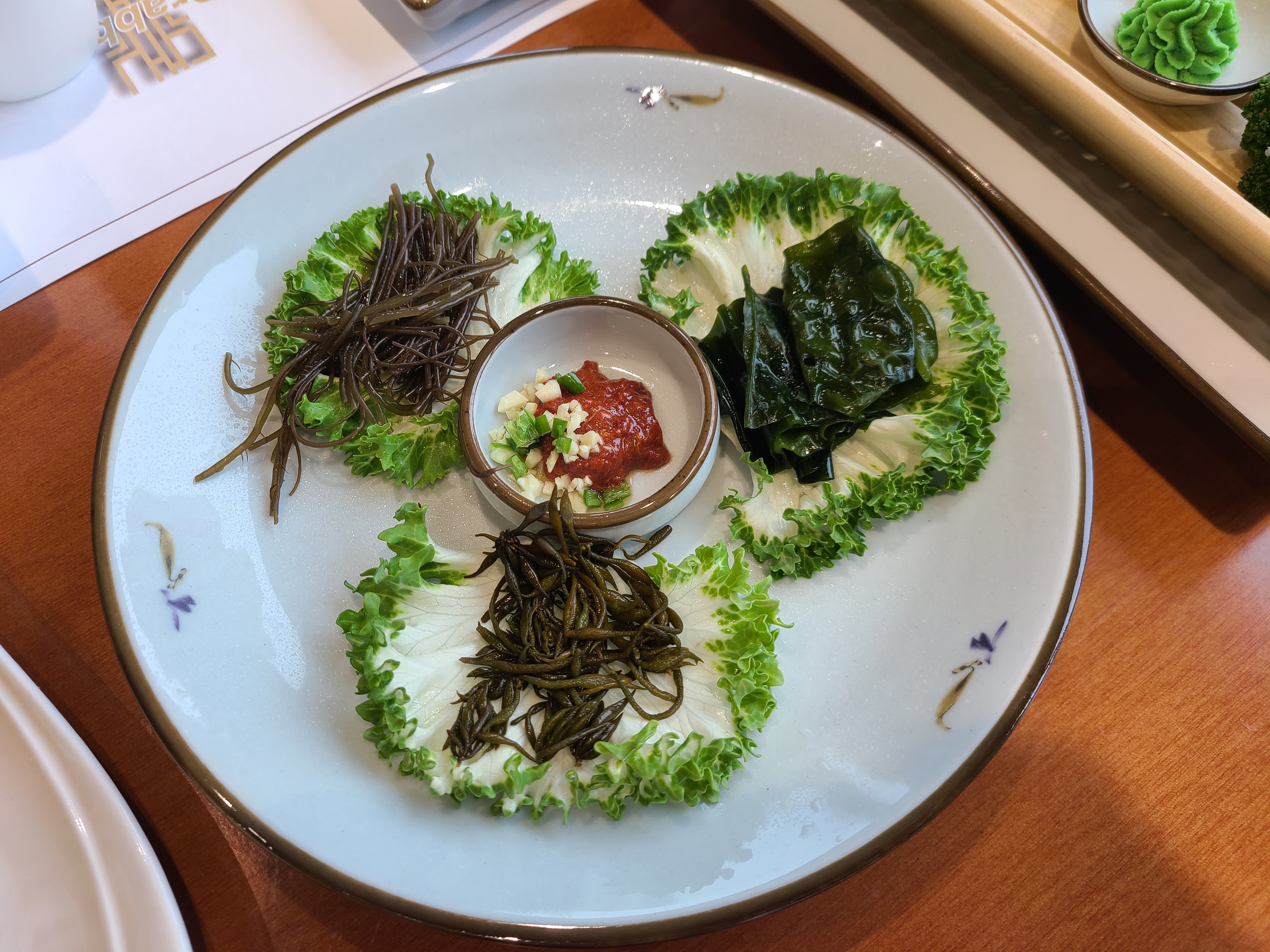 천안 대게나라 기본 반찬 해초류