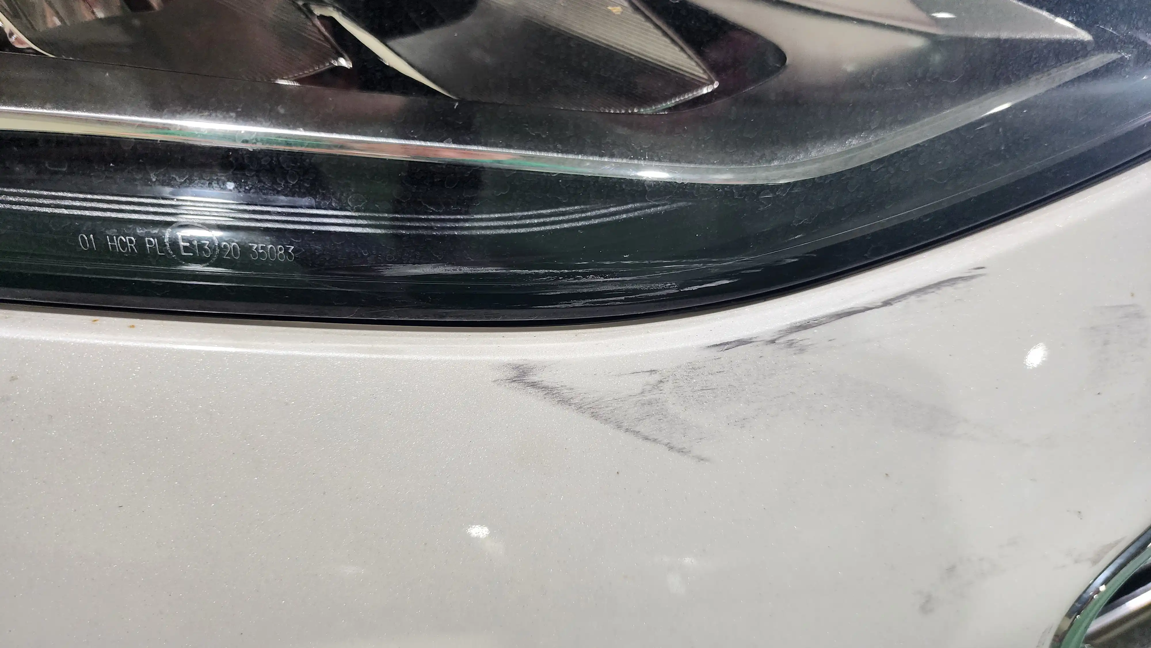 램프 긁힌 모습