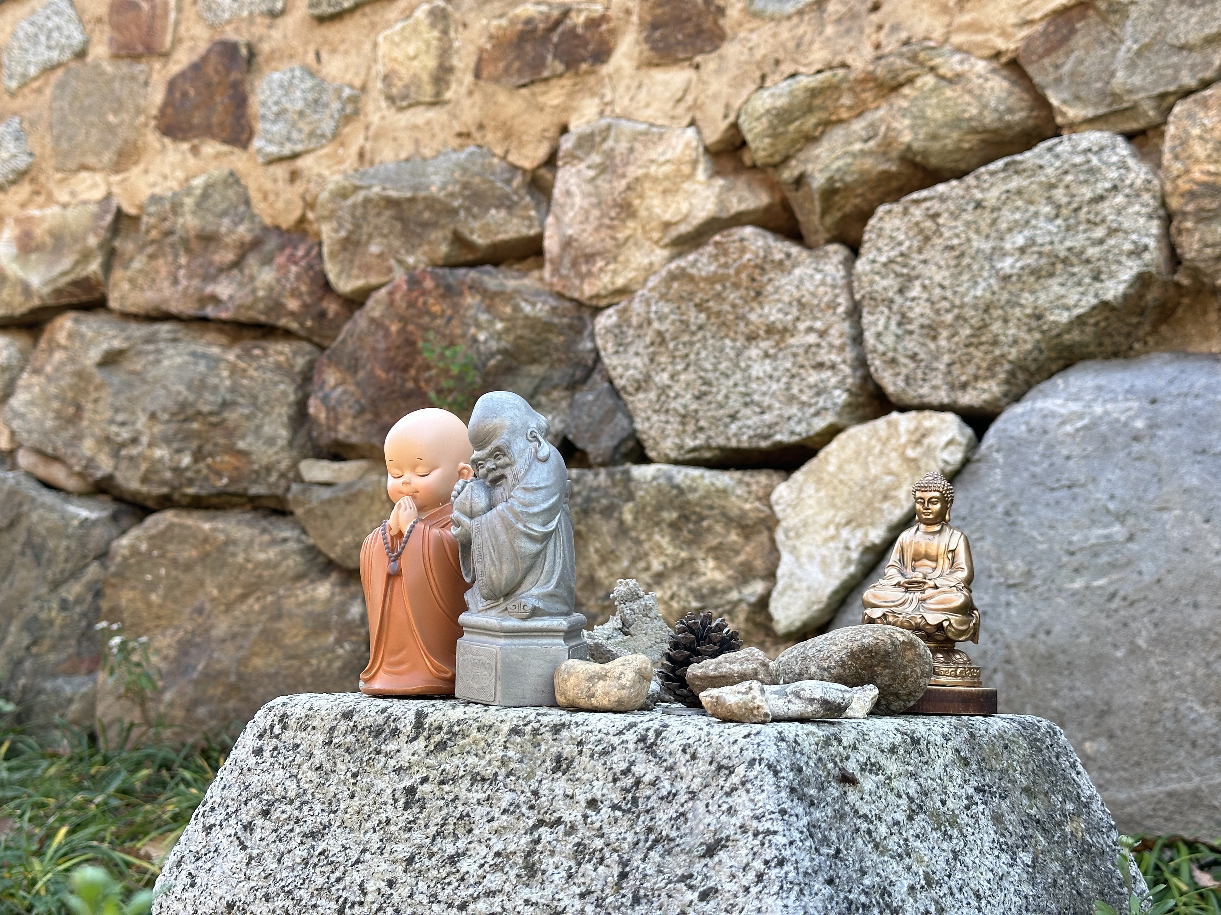 누군가의 간절한 소원이 담긴 돌