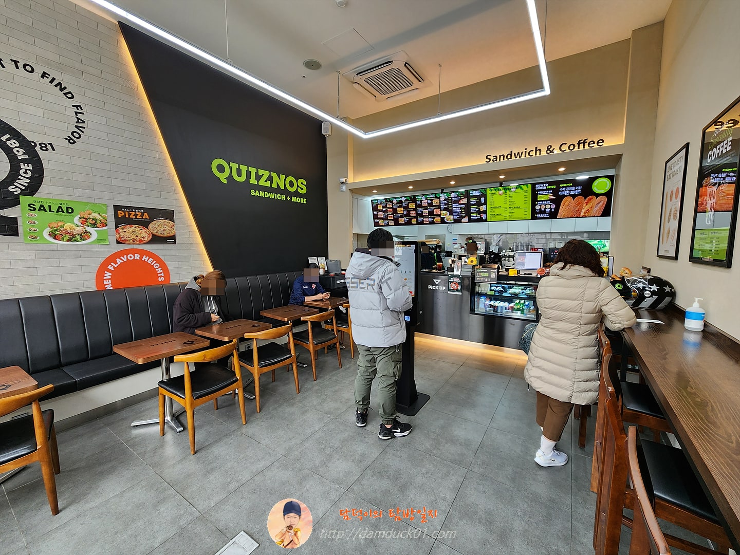 퀴즈노스 평촌 스마트스퀘어점 실내