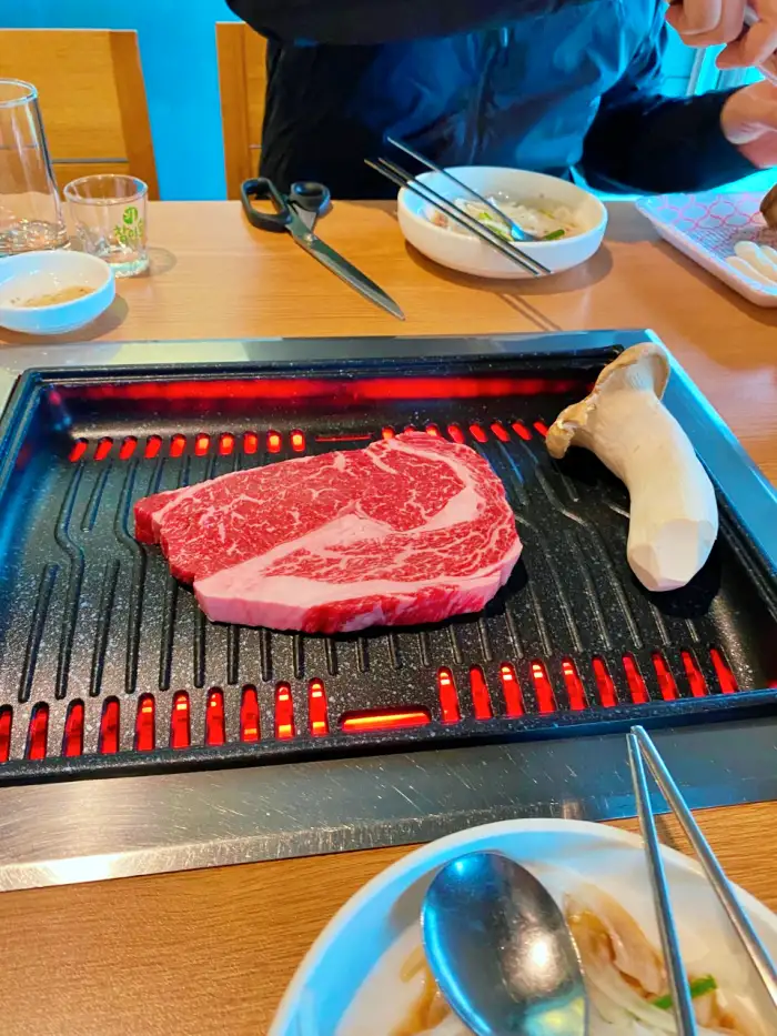 토요일은 밥이좋아 토밥좋아 평창 30년 경력 정육인 손질 마성 한우 숯불 구이 맛집