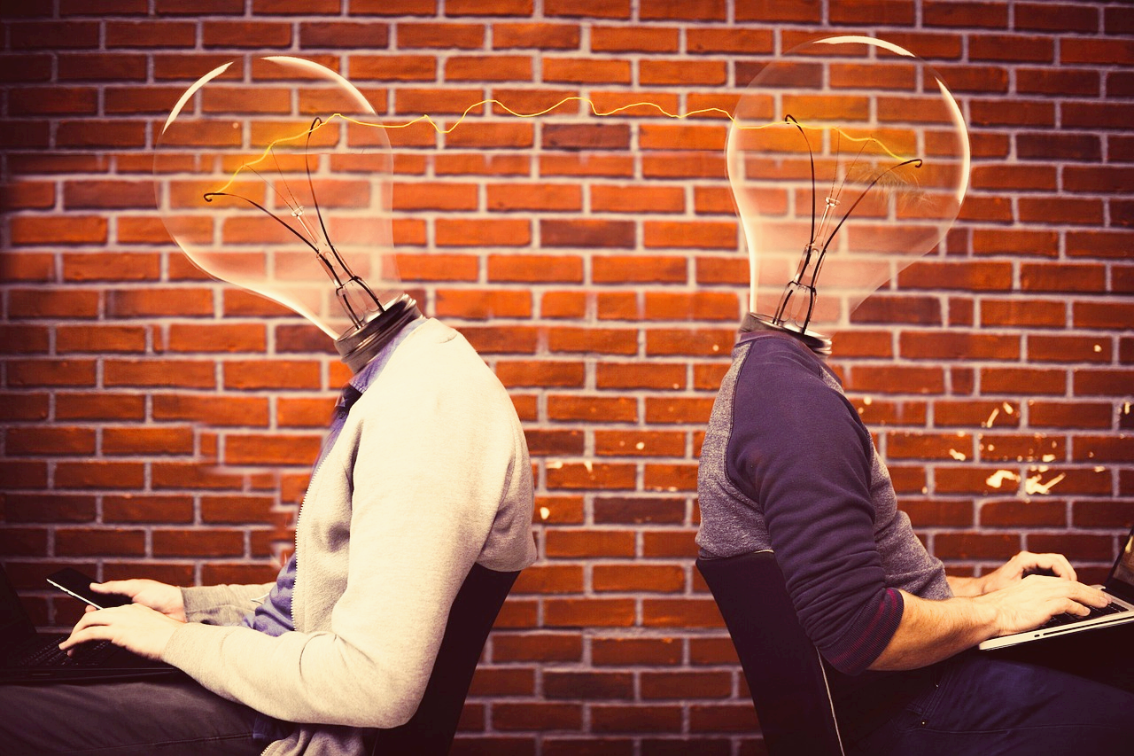 생각하며 일하는 사람들, 전구 머리 집중