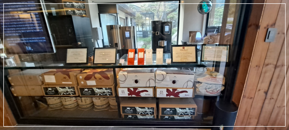 커피-원두-진열대