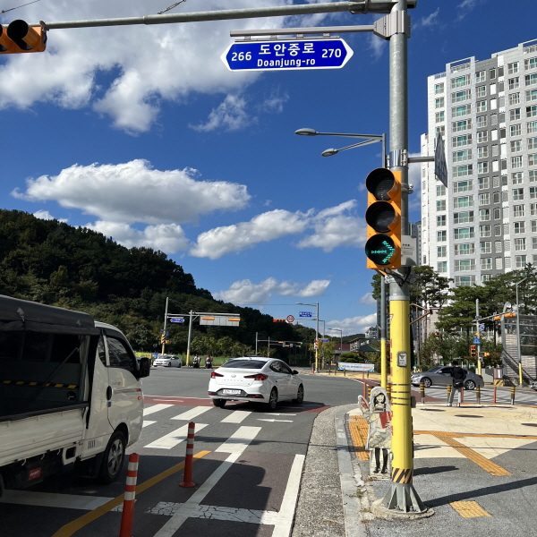 우회전 신호등 저렇게 녹색 우회전 표시