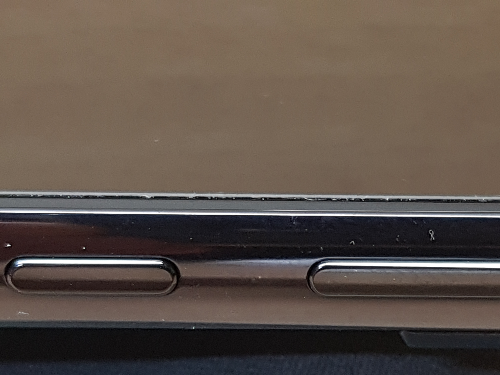 슈피겐 글라스tR 이지핏 장착한 사진입니다