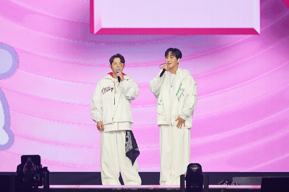 1월 11, 12일 서울 구로구 고척스카이돔에서 SM엔터테인먼트 30주년 기념 'SMTOWN LIVE 2025' 공연이 열렸다. 사진은 HOT 강타, 토니안 무대 현장 사진. [사진=SM엔터테인먼트]