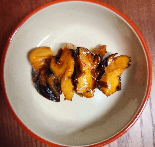 완성된 뿔소라 조림