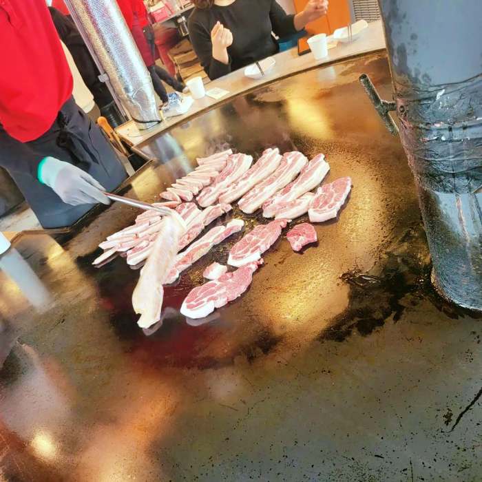 서민갑부 철판 삼겹살 행주산성 맛집 전참시 이영자 추천 삽자루 지리산 흑돼지 구이 비빔국수 잔치국수 연 매출 20억 원 조태중 방송 정보
