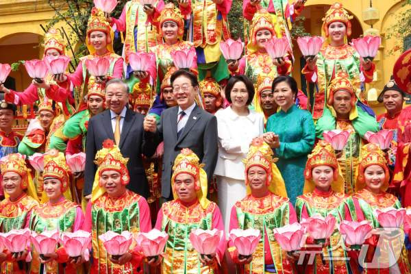 이 대통령 탕롱황성 친교 행사와 태극기 패션 외교의 핵심 정리: 베트남 순방 마무리