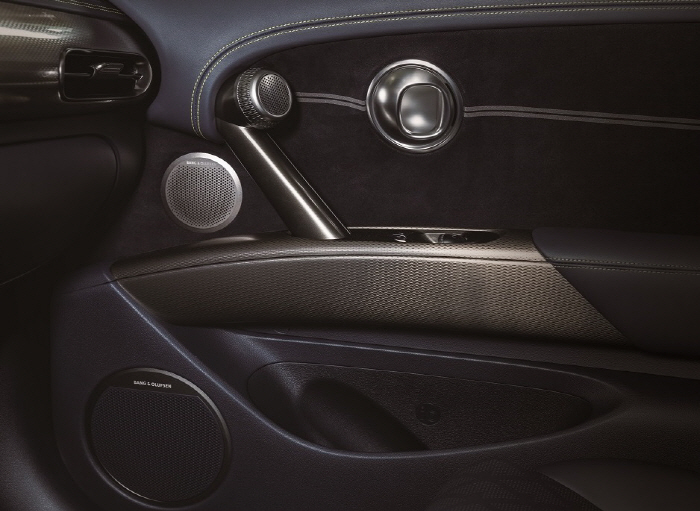 자동차 서라운드 사운드 시스템