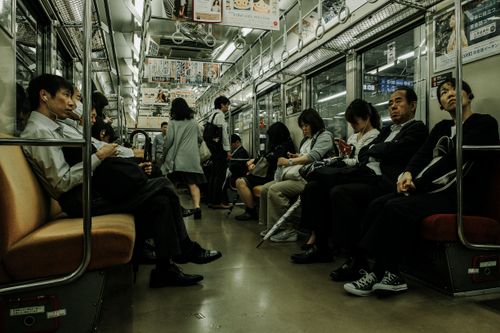 여름철 출퇴근 피로&amp;#44; 왜 더 심할까? 아침부터 덜 지치는 생활 습관