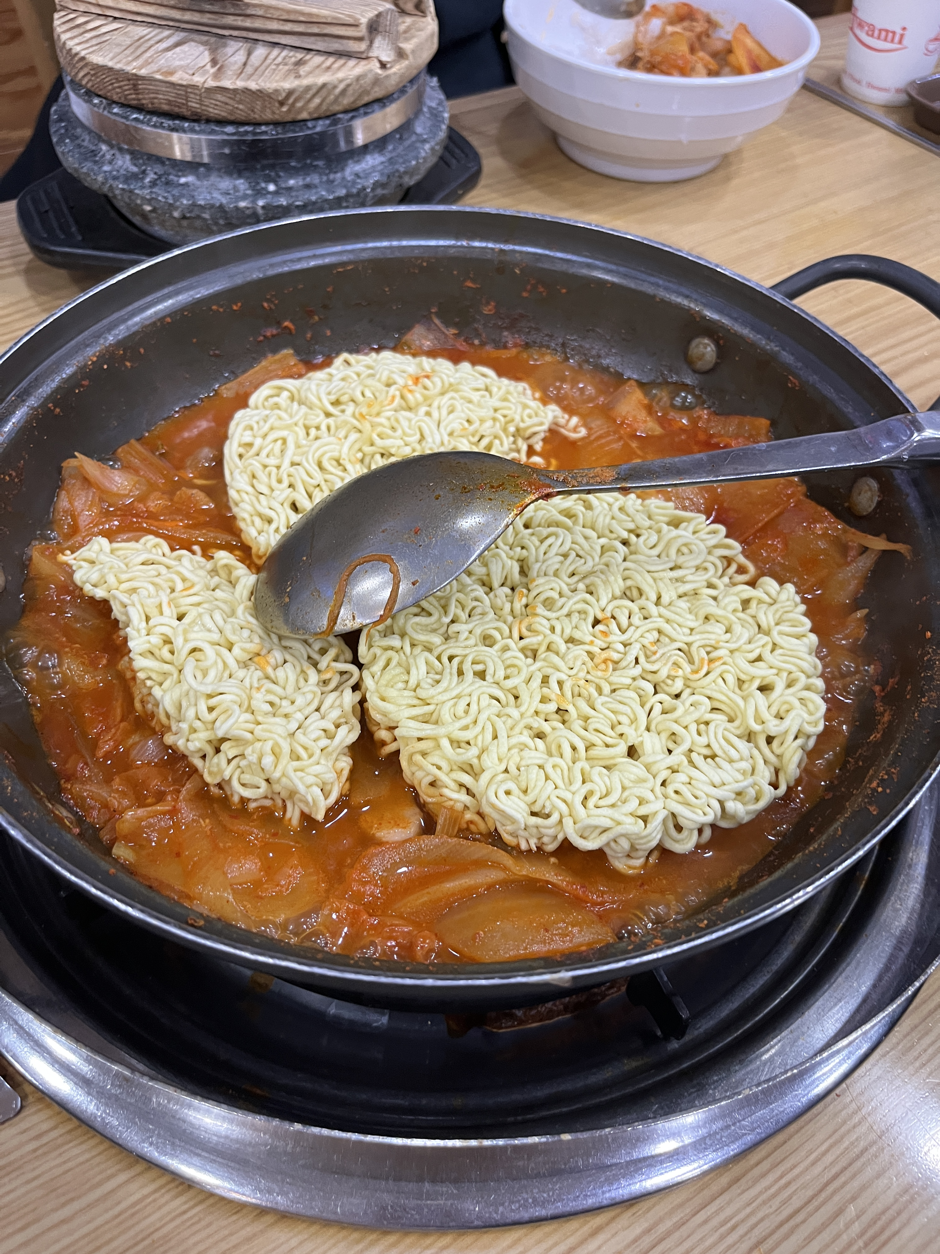 라면사리 투하