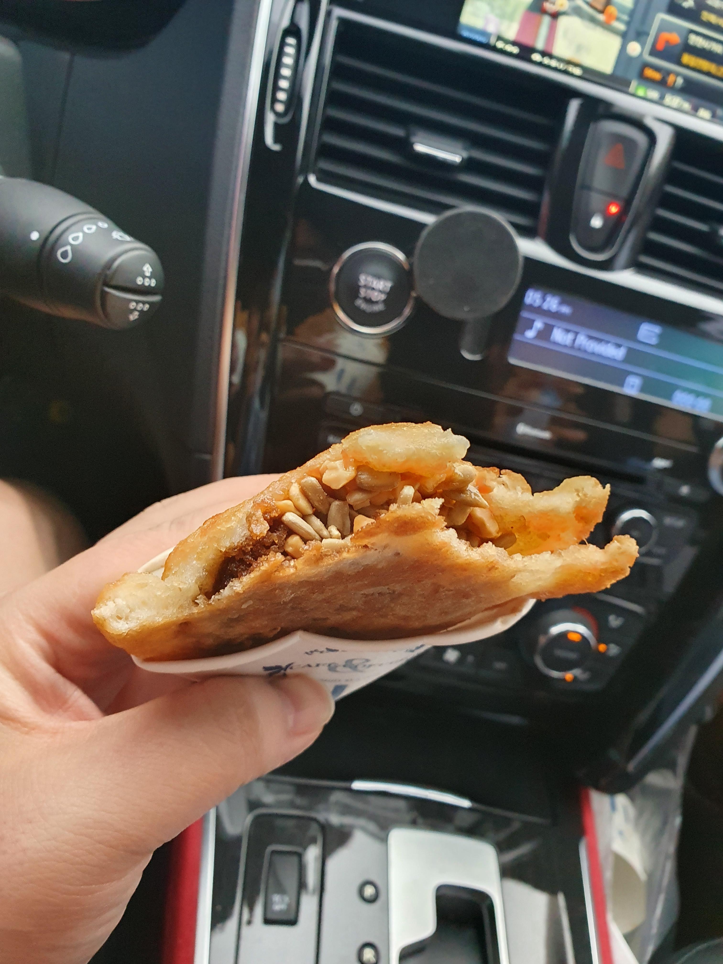 속초 승기호떡 먹는중 냠냠~