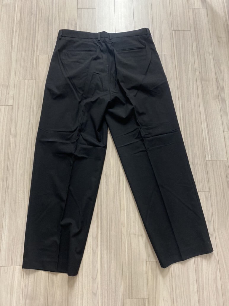 무신사 무신사스탠다드 쓰리턱 세미 벌룬 슬랙스[블랙]