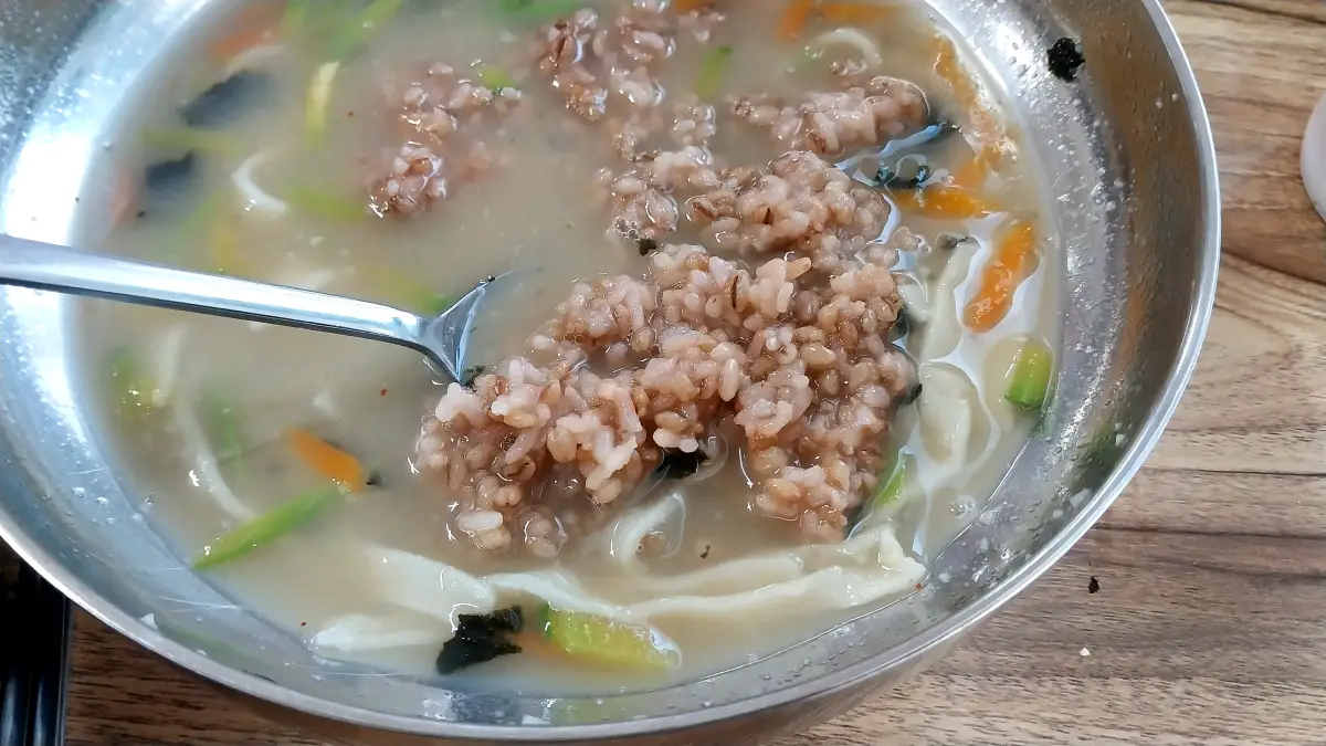 연천-숙이네칼국수-국물-밥말아먹기