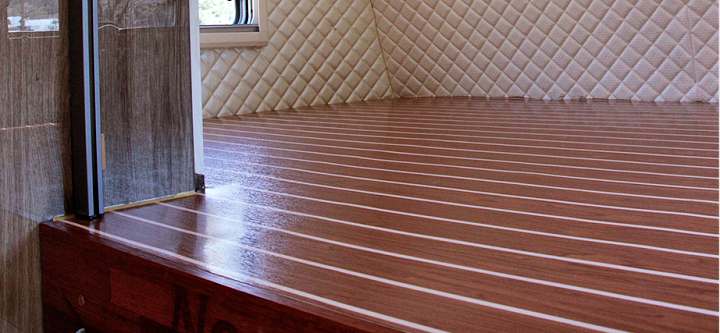 생방송오늘저녁 수술만 11번? 아픈 아내의 발이 되어준 좌식 거실 주문형 캠핑카 업체