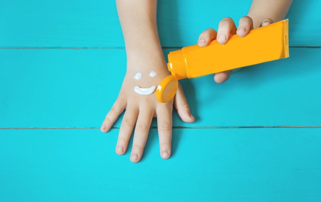 밤에 바르는 선크림 추천 자극 없이 수분 충전 가능한 제품! 밤에도 필요한 이유와 최고의 제품들을 비교분석! 수분 가득 촉촉한 피부를 위한 꿀팁까지! 지금 바로 확인하세요!