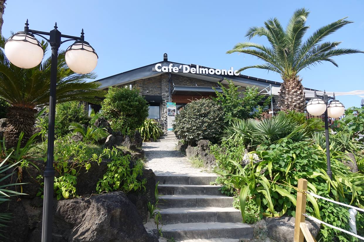 제주도 여행지 - 인기 제주도 카페 추천 봄날카페&#44; 리치망고&#44; 몽상드애월&#44; 델문도&#44; 서연의집&#44; 모시란&#44; 테라로사&#44; 애월더선셋