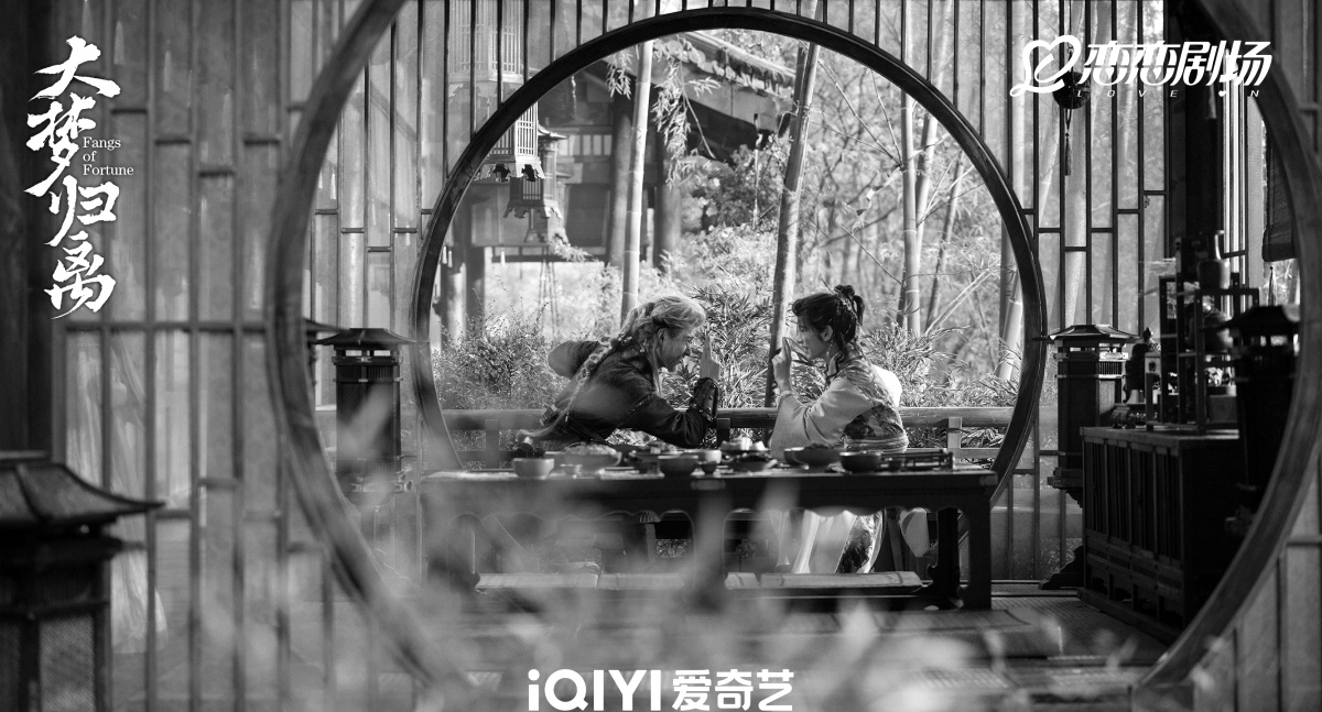 대몽귀리-의원과 남자 앉아 있는 모습