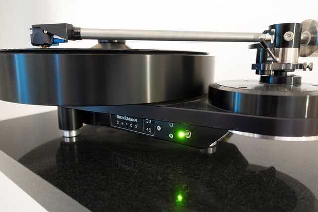 진공관 앰프의 따뜻한 소리, 왜 그렇게 들릴까?