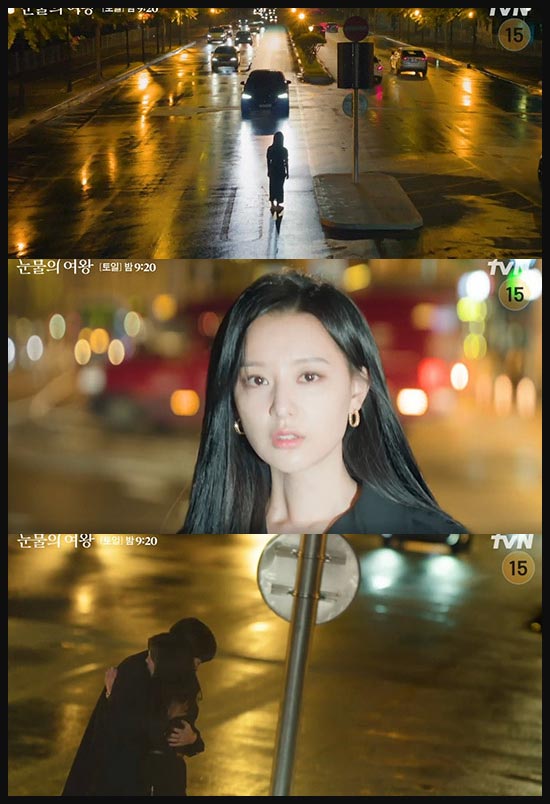 도로에 서 있는 여자