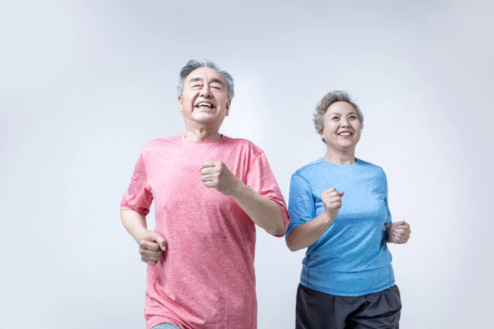 어르신이 운동하는 모습