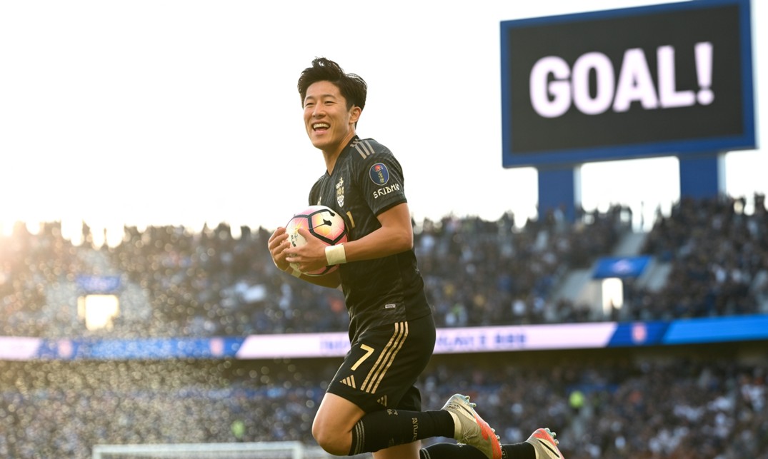 손흥민이 쏘아 올린 신호탄, 부앙가가 해트트릭으로 응답하다