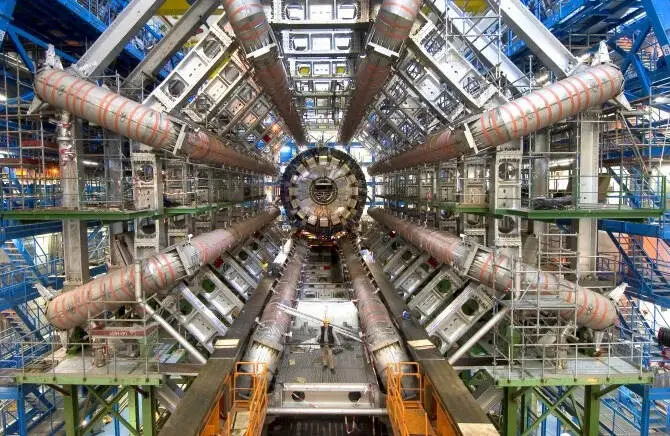 CERN의 거대강입자가속기 / 자료 = CERN