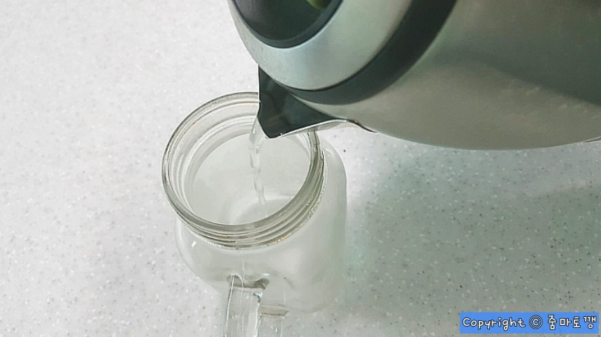 유리에-뜨거운-물-붓기