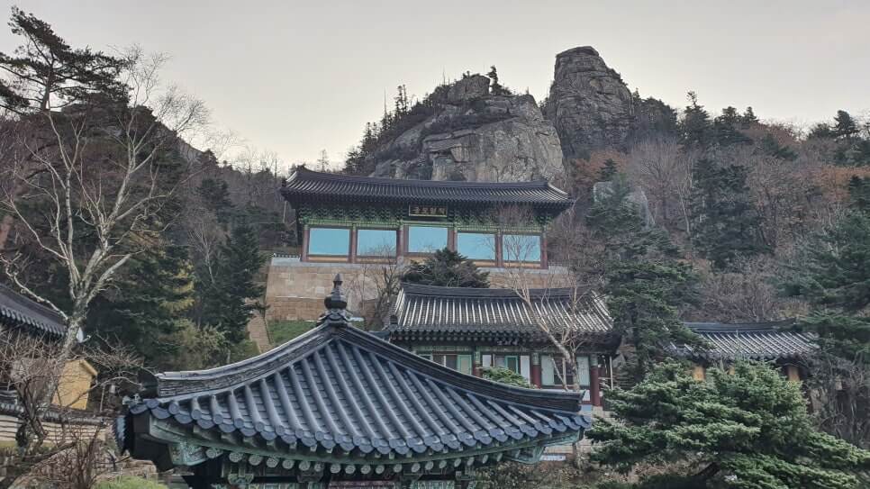 인제 봉정암 : 살아 생전에 꼭 한번 참배 해야할 불뇌사리보탑 가장 높고 가장 깊은 기도의 자리 하늘 아래 첫 사찰