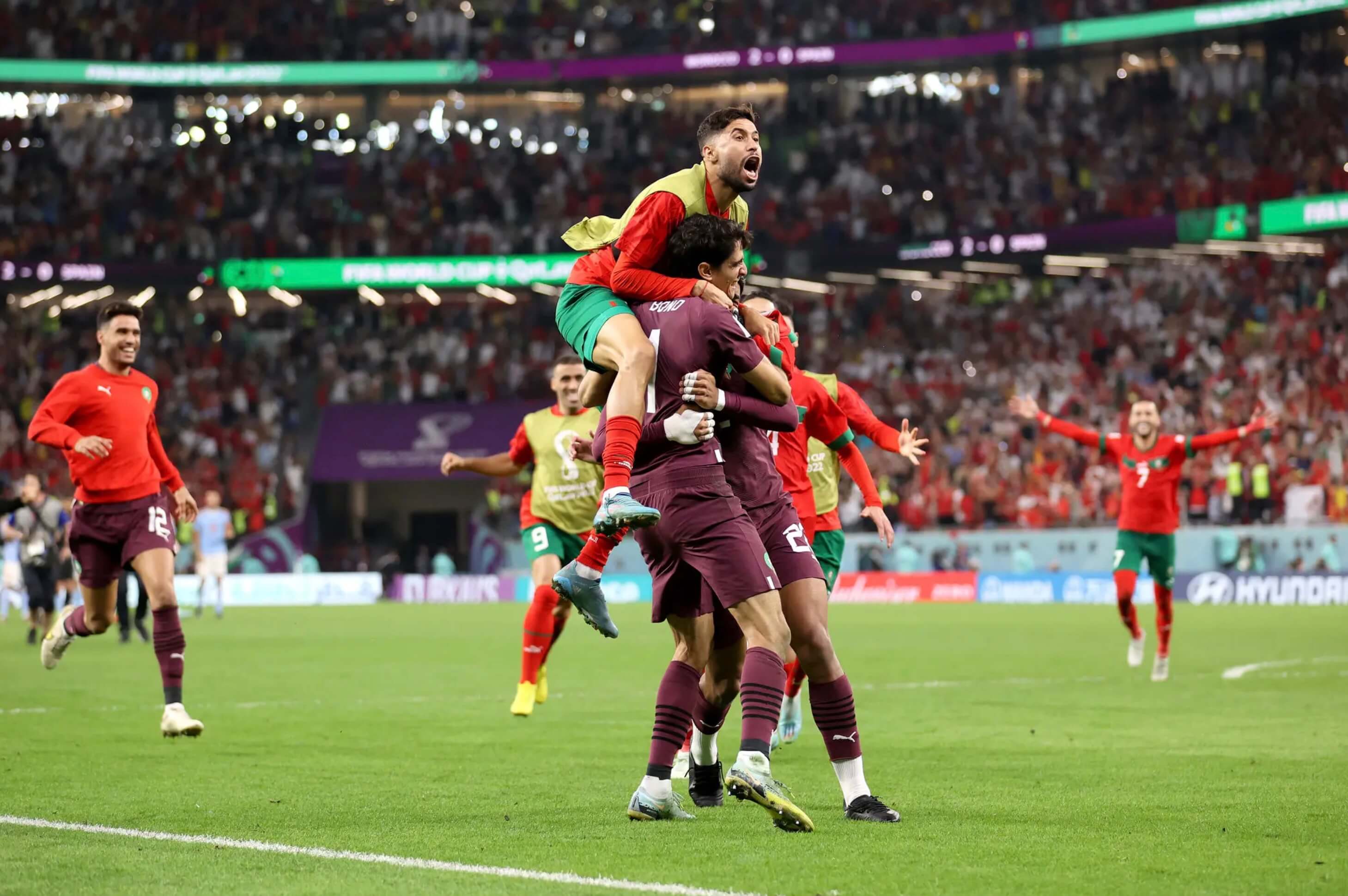 모로코 선수들의 환호하는 모습