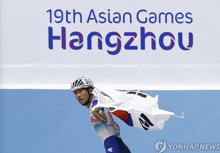 롤러코스터 남자 EP 10,000m
정병희 선수 금메달, 최인호 선수 동메달