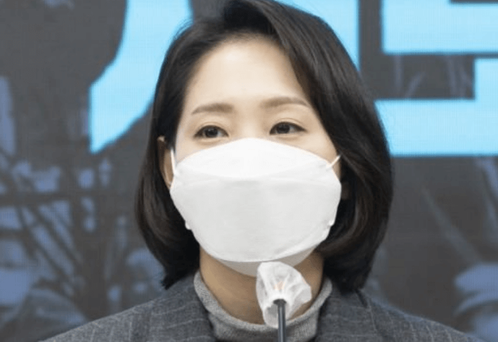 조동연-마스크-마이크-사퇴