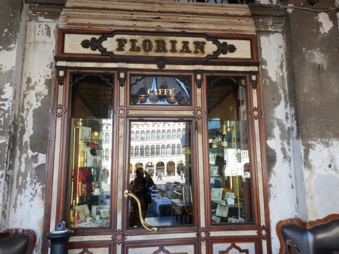 카페플로리안 입구