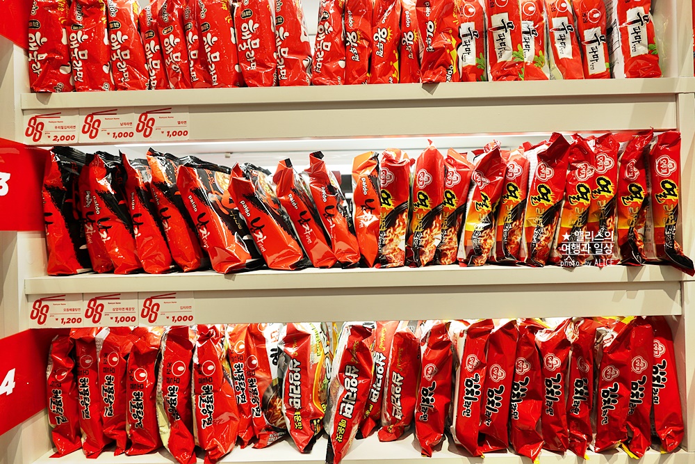 더현대서울 88라면스테이지, 라면종류는 물론 라면의 모든 것들을 구매할 수 있는 팝업스토어