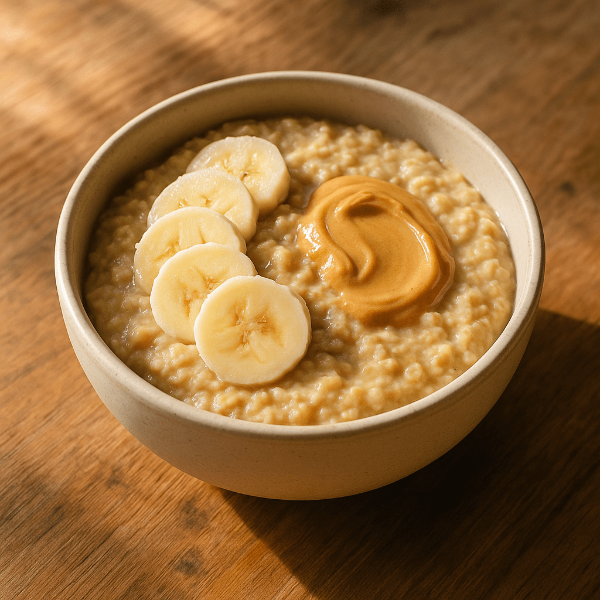 바나나와 땅콩버터를 넣어 만든 바나나 피넛버터 오트밀 이미지